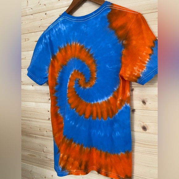NEW Unisex Small GILDAN Soft Style Blue Orange Spiral Ballfield Tie Dye Team - Picture 7 of 10